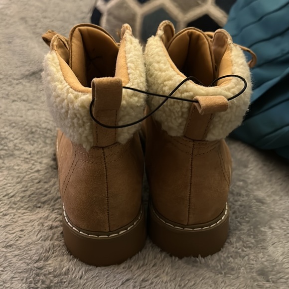 Cliff by White Mountain - Picture 3 of 5